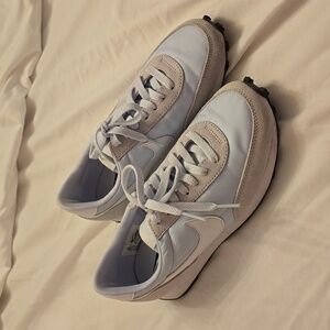 New never worn sneakers